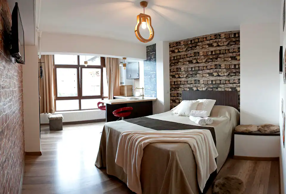 FLH - Studio with AC and Free Pkg - 10 min walk to old town